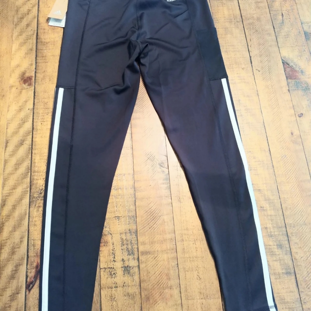 Adidas 3 Stripe 7/8 Yoga Pant Medium
